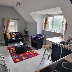cosy-2-bedroom-flat-sleeps-6-people-close-to-lewisham.cambridgehotelsuk.com/